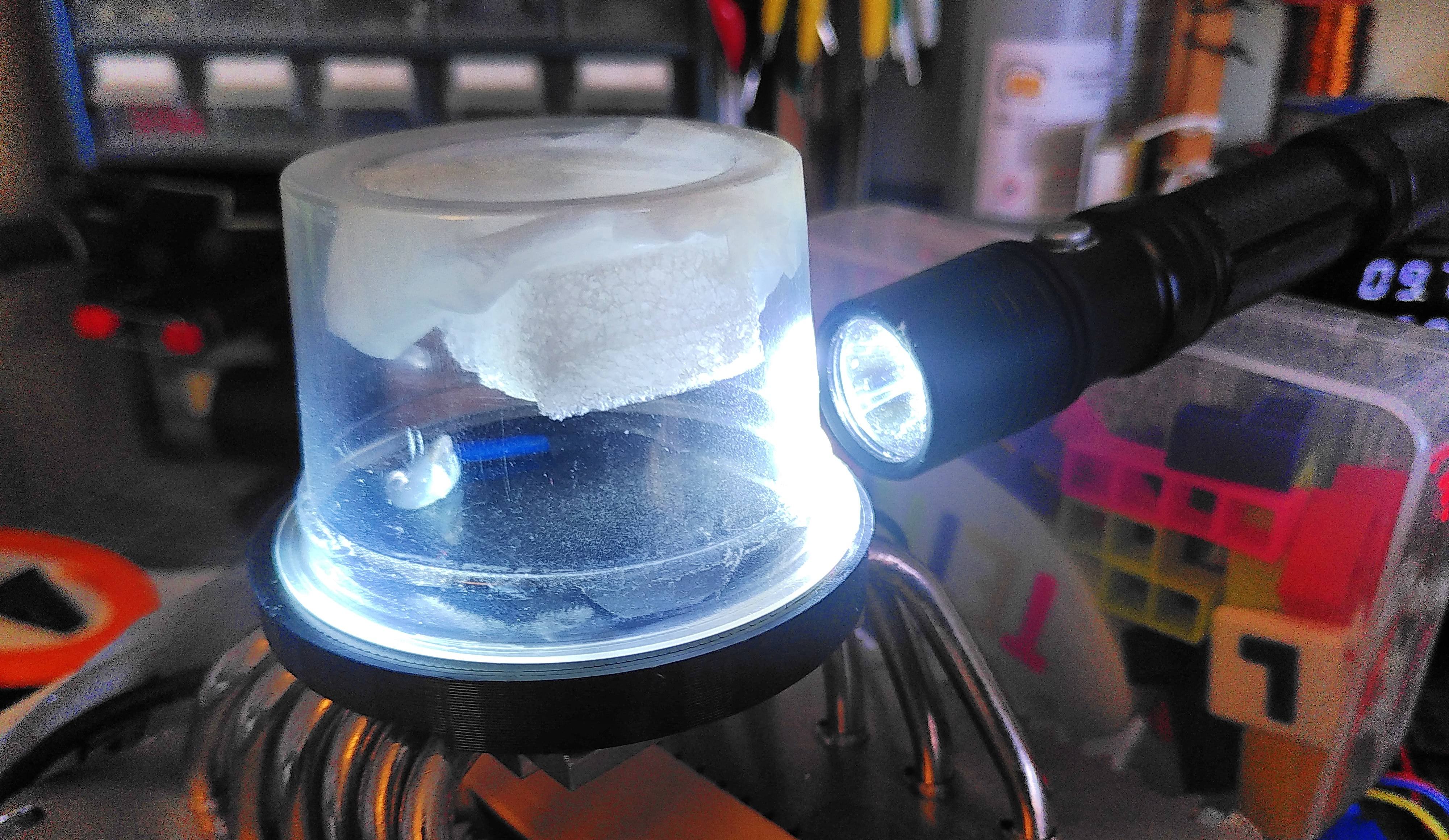 Cloud chamber setup closeup